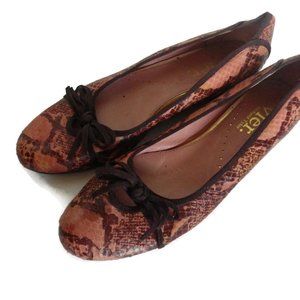 Tyler by Richard Tyler Fergie Flats/ Faux Snakeskin/ 9.5M/ Dark Pink & Brown